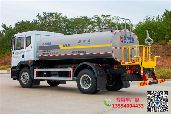 新款灑水車(chē)制造商_水罐車(chē)車(chē)好價(jià)美
