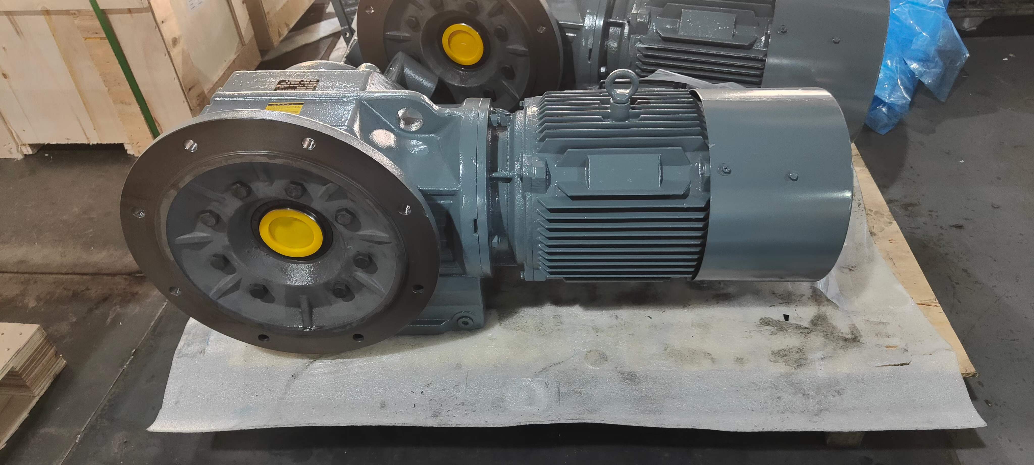 SA67-Y1.1KW-26.4M3變頻電機(jī)減速機(jī)TZL250