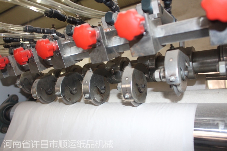 生產(chǎn)抽紙建議用三排抽紙機(jī) 質(zhì)量好的抽紙?jiān)O(shè)備比較有優(yōu)勢