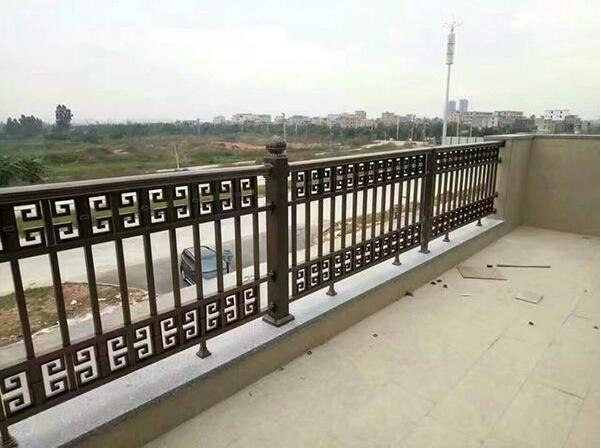 威海鐵藝護(hù)欄廠家威海鋁藝大門定做威海鋁藝大門廠家