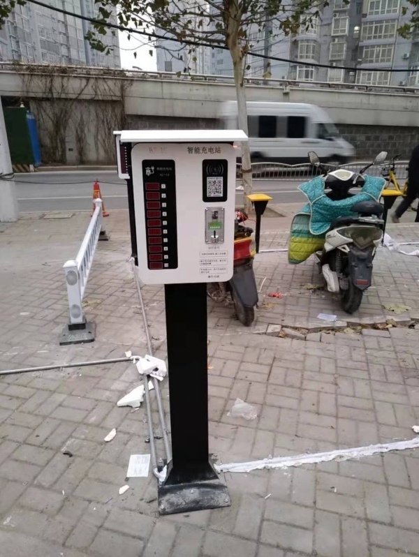 小區(qū)停車場(chǎng)電動(dòng)車自助充電樁 刷卡智能充電站