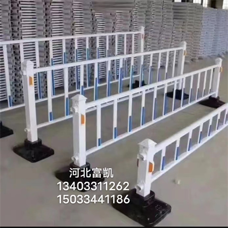 石家莊道路中央護欄/加厚公路護欄批發(fā)/市政公路護欄批發(fā)/河北交通護欄廠家