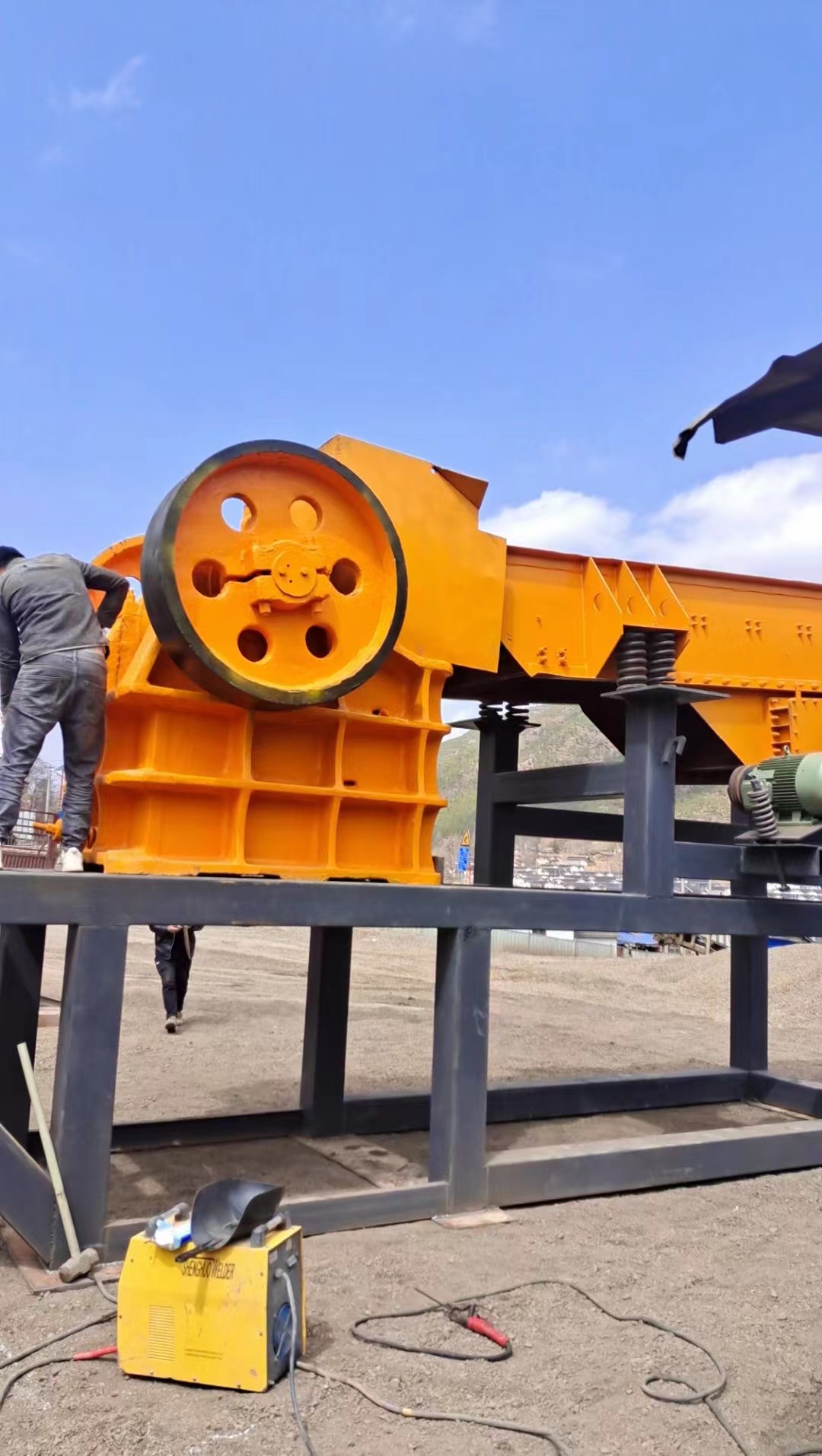 二手46顎式破碎機(jī)帶3060給料機(jī)石子生產(chǎn)線處理4.8萬(wàn)