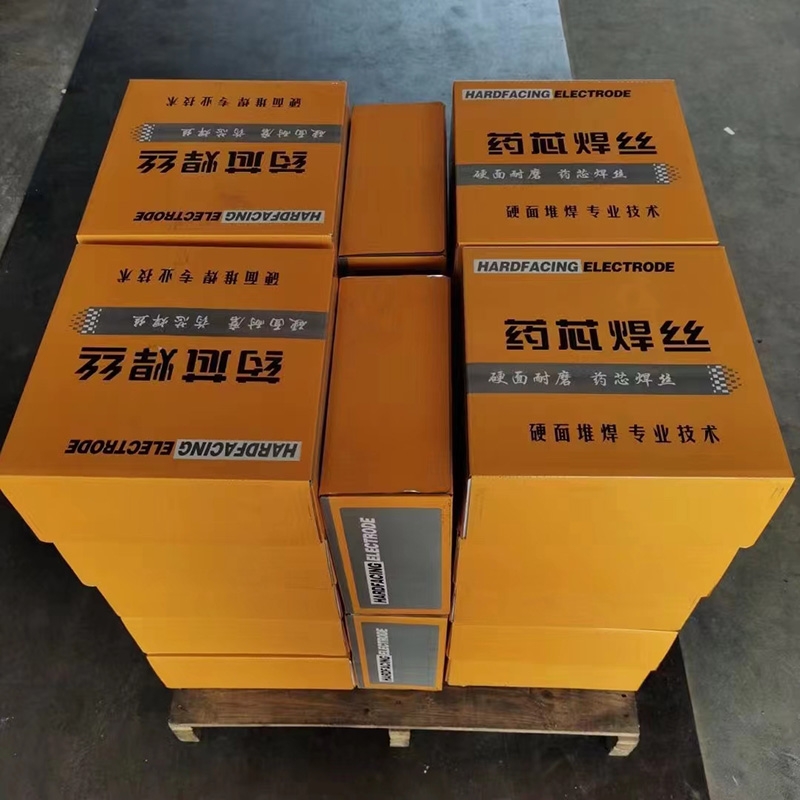 碳化鎢是CO?氣體保護(hù)的石墨型堆焊藥芯焊絲。堆焊時電弧穩(wěn)定，焊層無渣，成型好