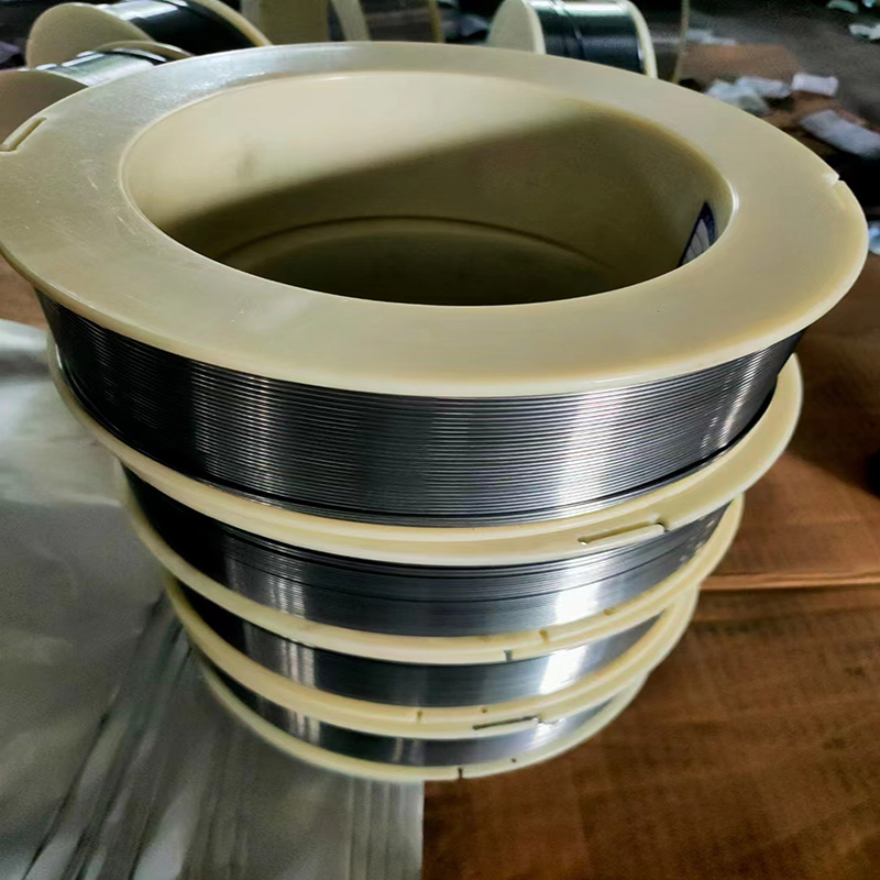 F55NiMoL是高鉻鑄鐵噴涂絲材，耐磨性、結(jié)合力優(yōu)良,因加入NiMo防腐性得到提升