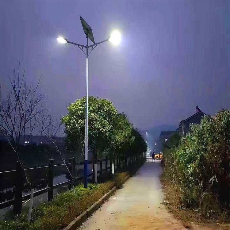 蘭州太陽(yáng)能路燈100瓦200瓦大功率LED太陽(yáng)能路燈廠家銷售