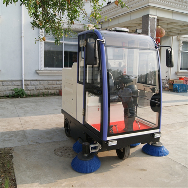 駕駛式掃地機 工廠物業(yè)市政環(huán)衛(wèi)用座駕式掃地車