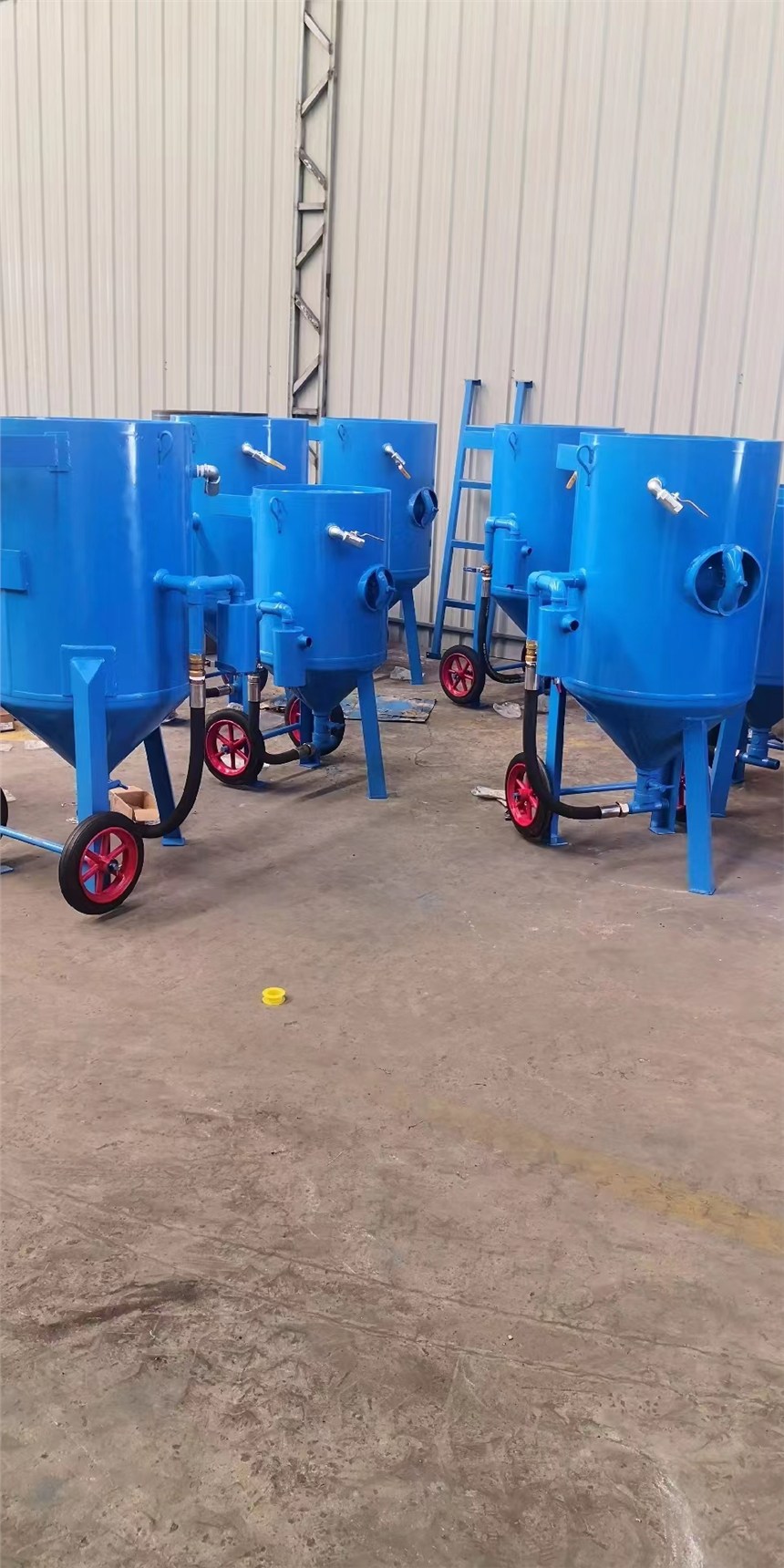 河北防腐噴砂設(shè)備公司 噴砂機(jī) 各種型號(hào)齊全