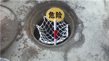 堅(jiān)守窨井的安全網(wǎng)_井蓋防墜網(wǎng)專業(yè)生產(chǎn) 全國(guó)發(fā)貨井蓋防墜網(wǎng)