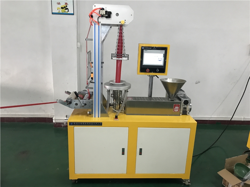 25型單螺桿吹膜機(jī)、塑料pe粒子擠出機(jī)、實(shí)驗(yàn)打樣配色吹膜機(jī)