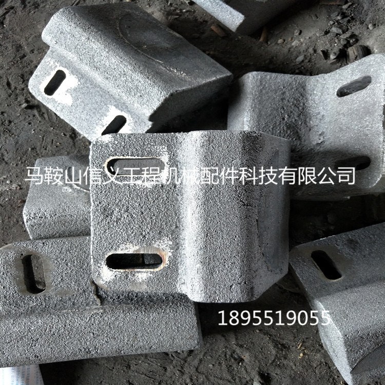 礦山制砂機(jī)配件離心機(jī)刀頭邊護(hù)板信義工程機(jī)械耐磨件