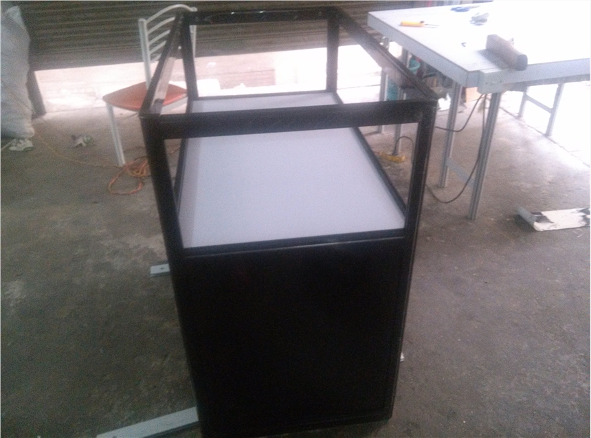 廣州展板出租，玻璃展柜租賃，大量出租
