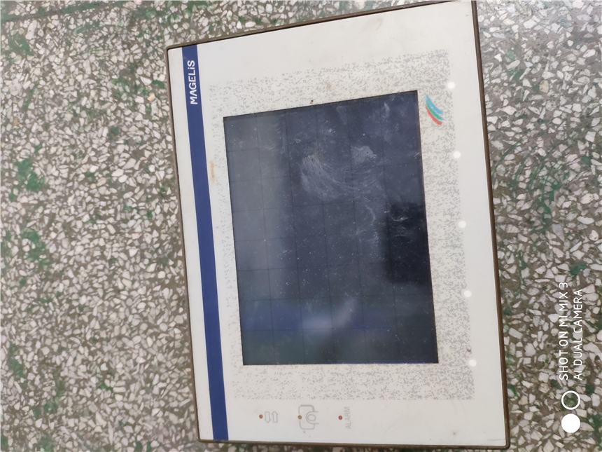施耐德XBTF032110觸摸反應(yīng)慢，不開機(jī)怎么處理