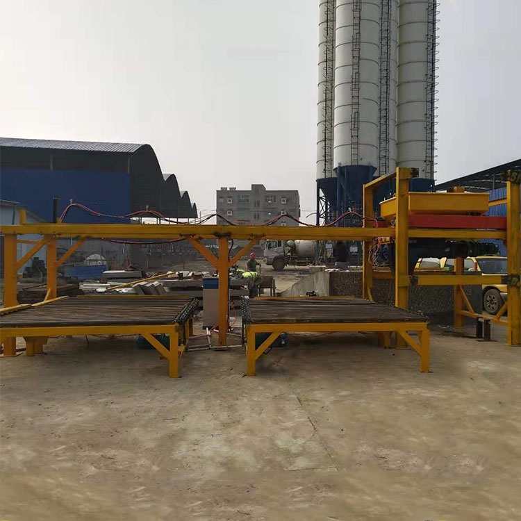 震動式小型預(yù)制構(gòu)件布料機(jī) 小型水泥預(yù)制構(gòu)件生產(chǎn)線設(shè)備報價