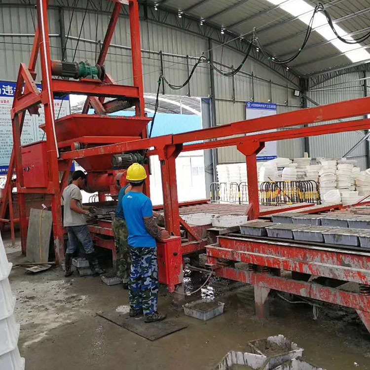 流水線式小型預制構(gòu)件布料機 制作高速公路蓋板的設備設備報價