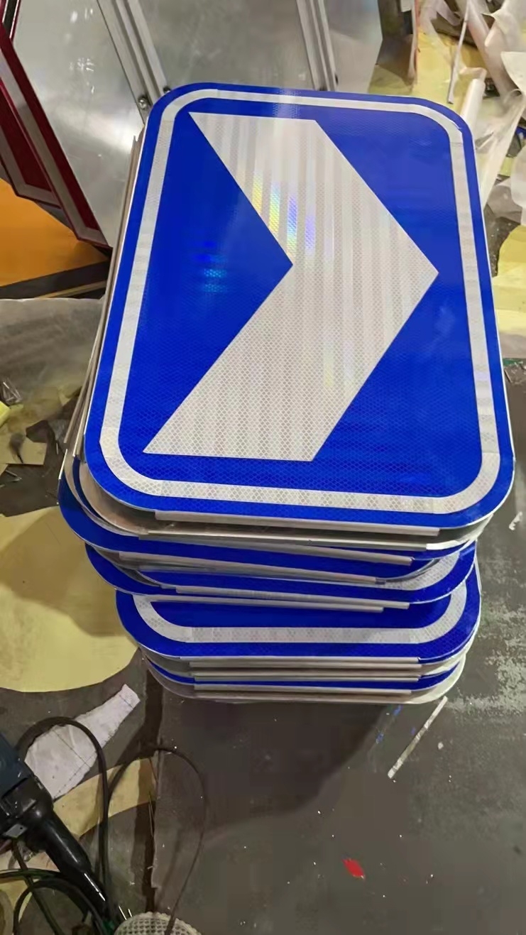 供應(yīng)青島城陽道路標志牌廠家