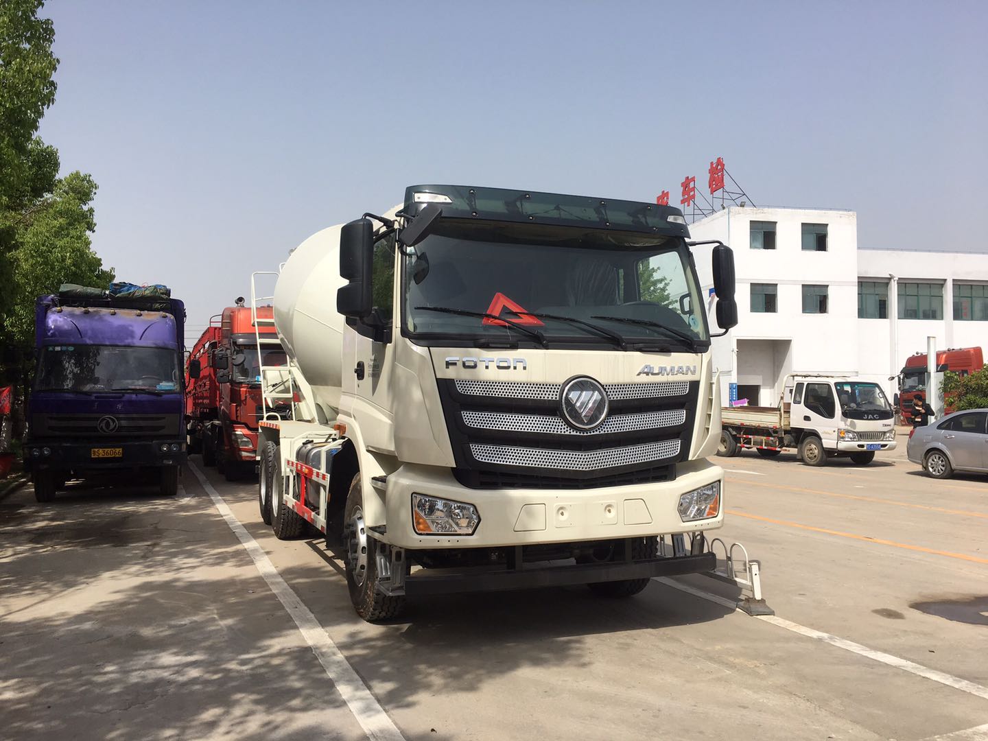 軍工品質(zhì)歐曼12方混凝土攪拌車廠家鉅惠促銷