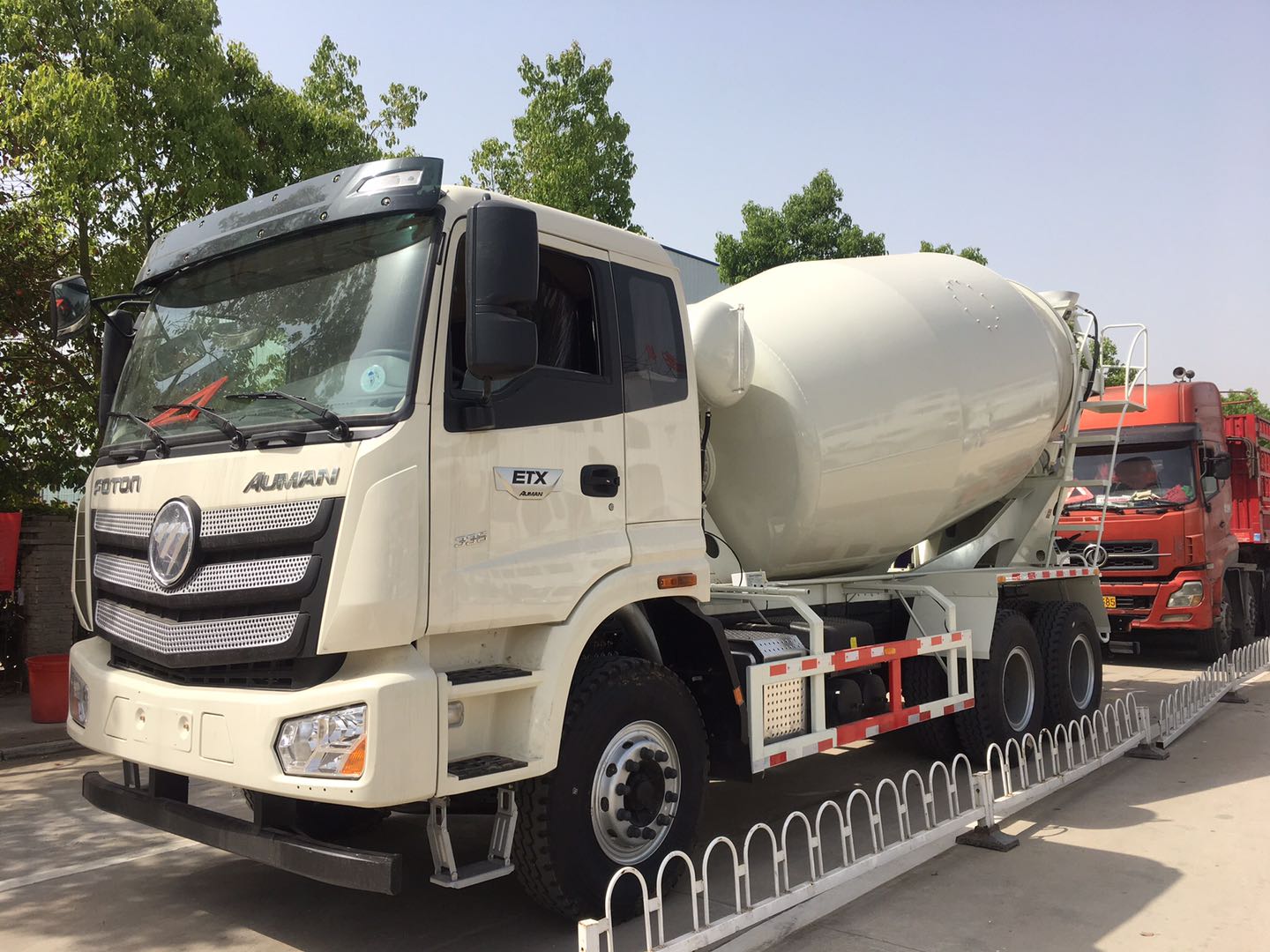 購歐曼12方混凝土攪拌車，享尊貴一站式購車服務(wù)