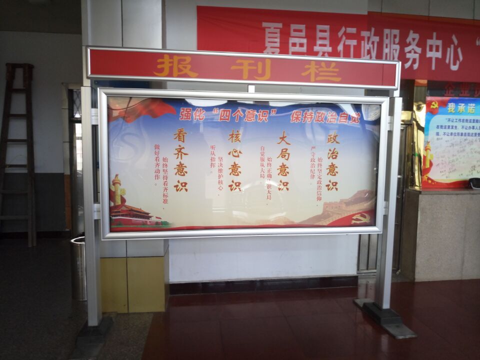 石家莊掛墻文化公示欄，木紋液壓宣傳欄優(yōu)惠促銷