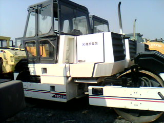 低價(jià)轉(zhuǎn)讓二手徐工震動(dòng)壓路機(jī)，上海四雄供應(yīng)《圖片》