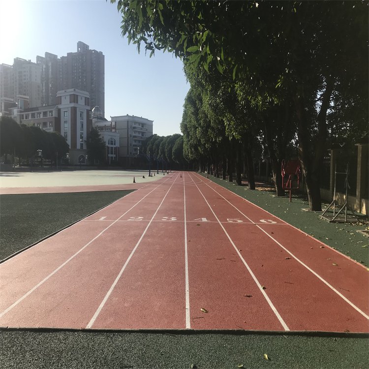 信源混合型塑膠跑道建設(shè)自結(jié)紋紅色PU面層物理性能卓越XY-1011