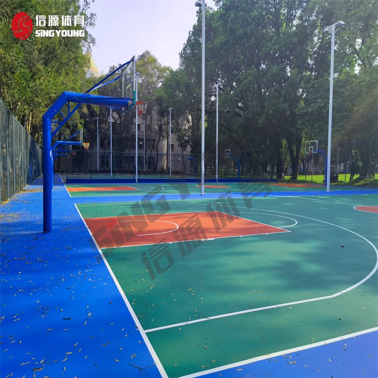 百年名校大學(xué)逾萬方信源球場硅pu能量球場材料