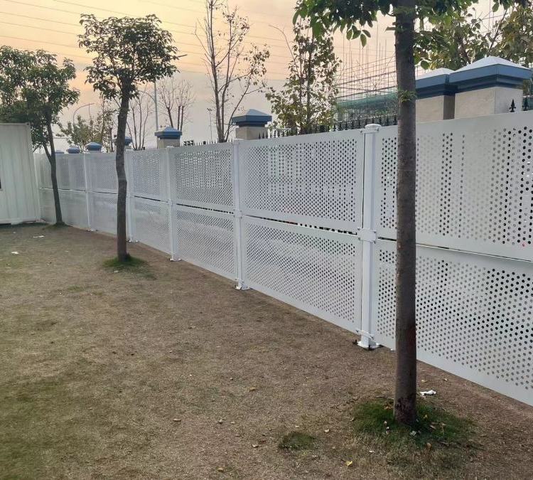 區(qū)域分隔上下雙層白色沖孔板圍擋道路施工遮擋板