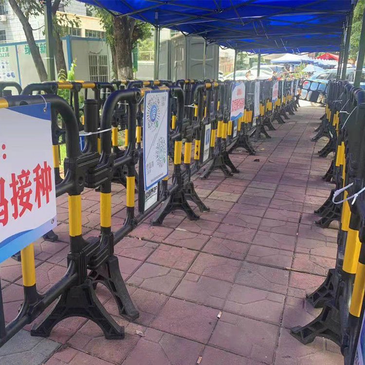 珠海工地黑色PE塑料膠馬圍欄簡易拼接施工護(hù)欄