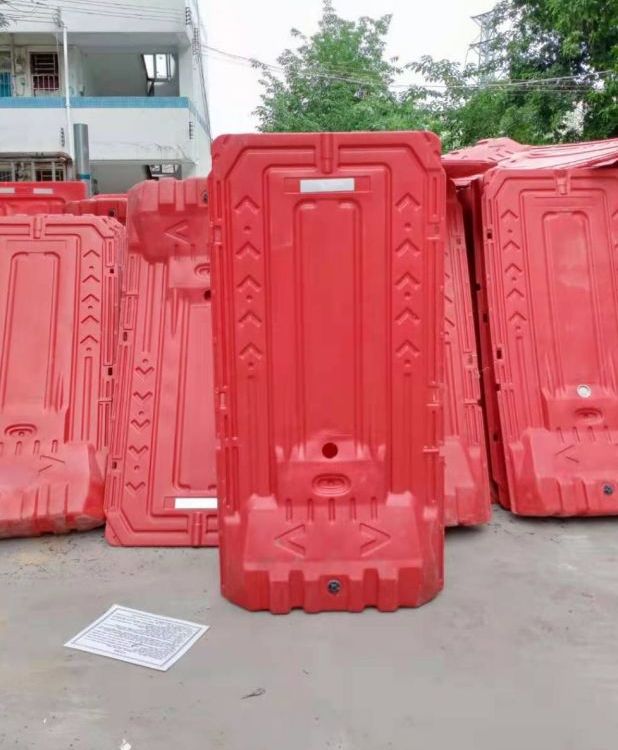 深圳固戍施工防護(hù)水馬，圍擋，疫情隔離鐵馬護(hù)欄