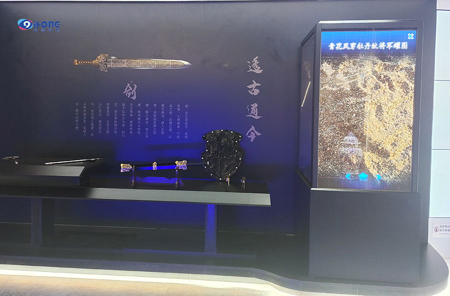 起鴻科技文博OLED透明屏文物展柜ai數(shù)字人屏幕源頭工廠上門安裝