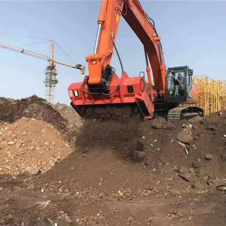 挖機(jī)渣土泥炭破碎篩分斗樹皮堆肥材料篩分機(jī)建筑垃圾破碎機(jī)