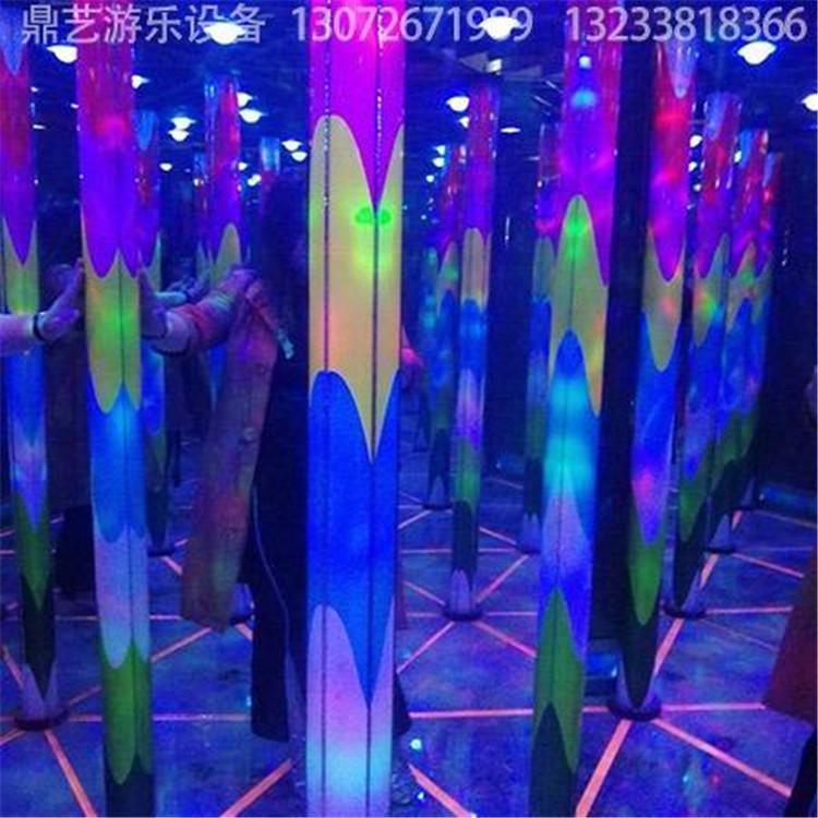 鼎藝游樂鏡面設備魔幻新鄉(xiāng)_鏡面萬丈深淵設備專業(yè)廠家