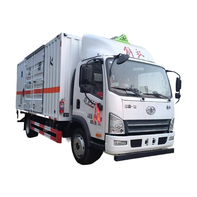解放牌危貨車7噸的?；愤\輸車危險品專用車工廠