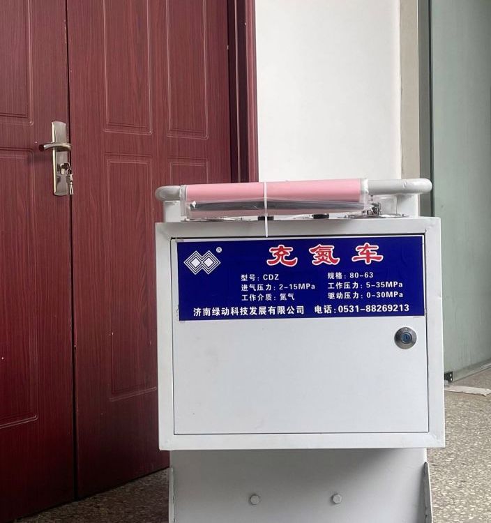 綠動(dòng)科技QL1系列電動(dòng)氣體增壓機(jī)蓄能器充氮小車