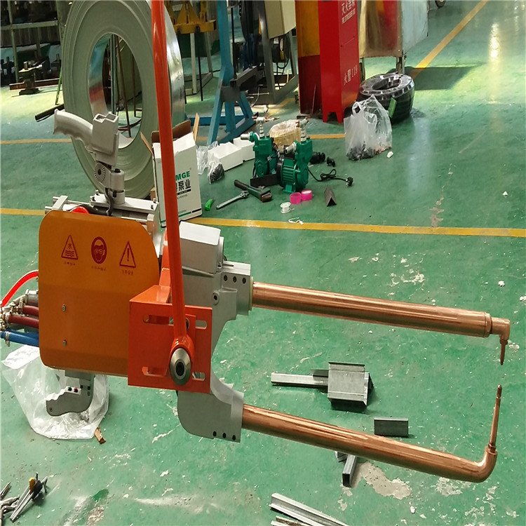 詠旭牌點(diǎn)焊機(jī)汽車外殼焊接機(jī)、DN2懸掛式碰焊機(jī)