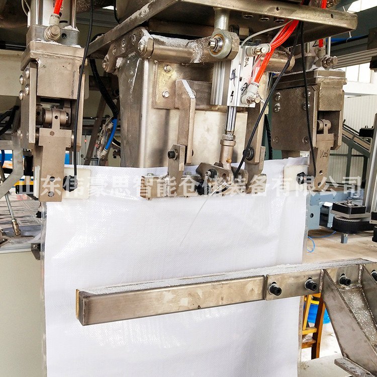 大米全自動包裝機全自動包裝碼垛設(shè)備山東自動上袋包裝機