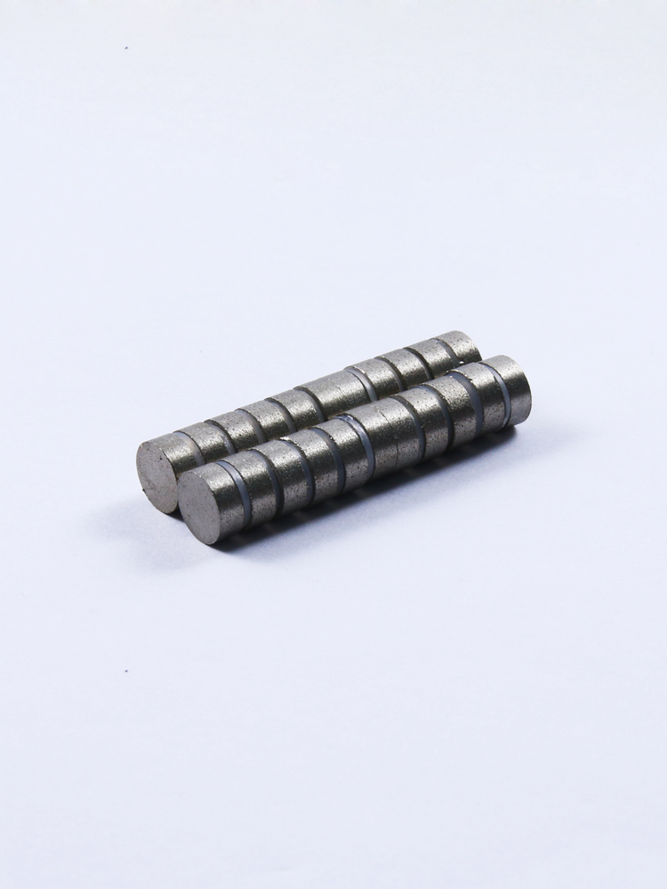 永盛工廠圓形釤鈷磁鐵D5*1耐磨吸鐵石磁鋼鍍鎳耐高溫現(xiàn)貨