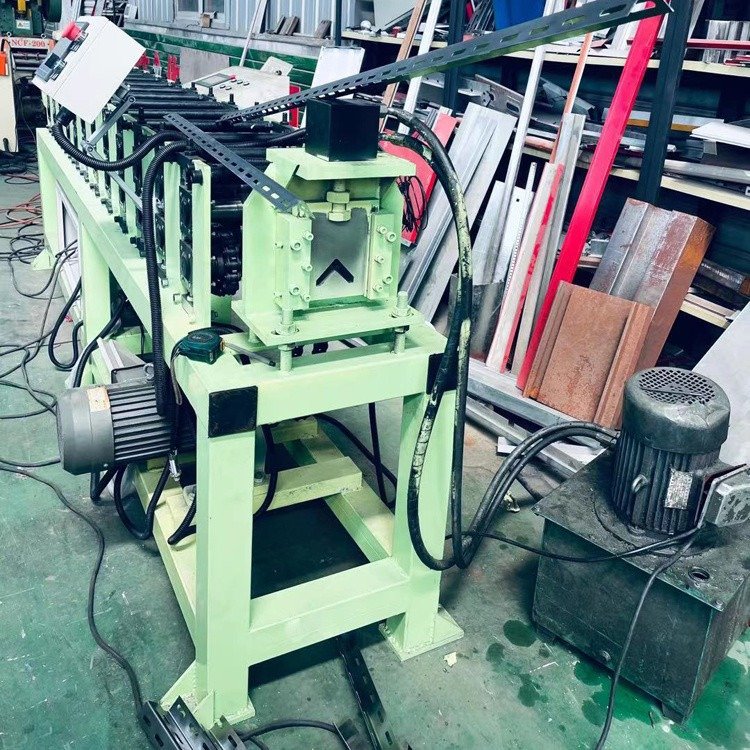 角鐵機全自動50*50角鐵機器等邊三角鐵冷彎機彩鋼壓瓦機設(shè)備