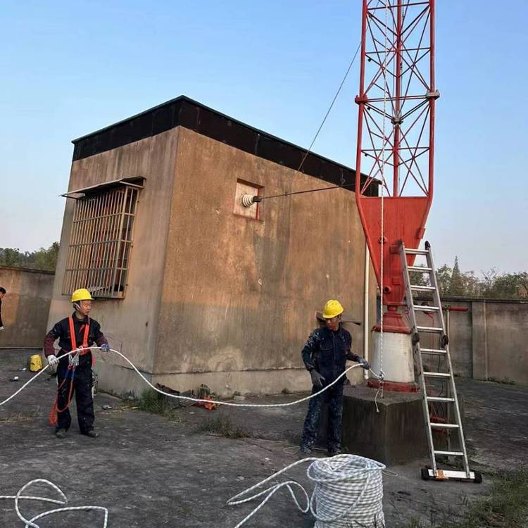 廣播電視塔塔架螺絲緊固、風(fēng)攬繩抹黃油保養(yǎng)維護施工