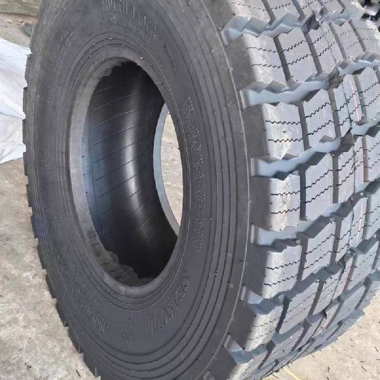 廠家批發(fā)魯飛小鏟車胎工程胎23.5\/70R16小裝載機(jī)雪地輪胎