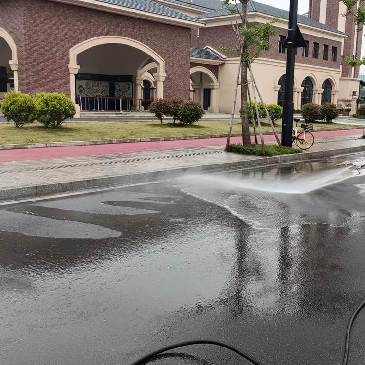義烏彩色路面污澤清洗保潔義烏灑水車護(hù)欄沖水清洗保潔