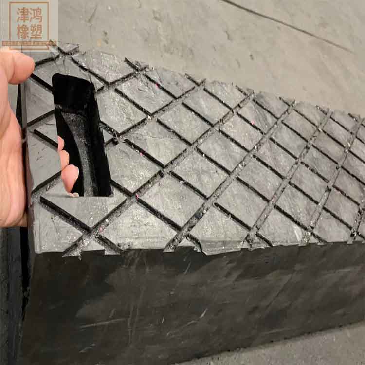 津鴻耐磨抗沖擊超高分子量聚乙烯板黑色阻燃實心UHMWPE墊塊枕木