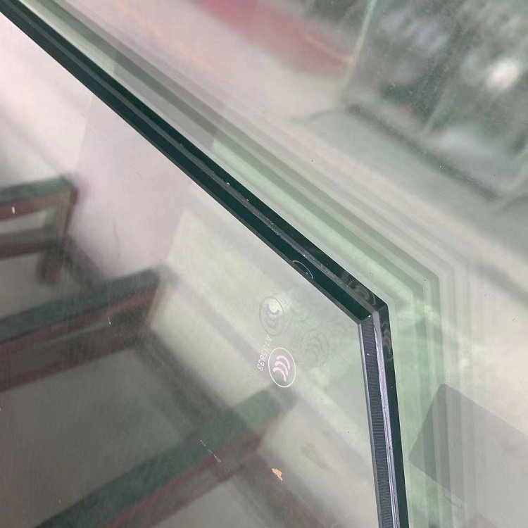 升達生產(chǎn)夾膠鋼化建筑幕墻玻璃耐高溫防爆特種玻璃廠家