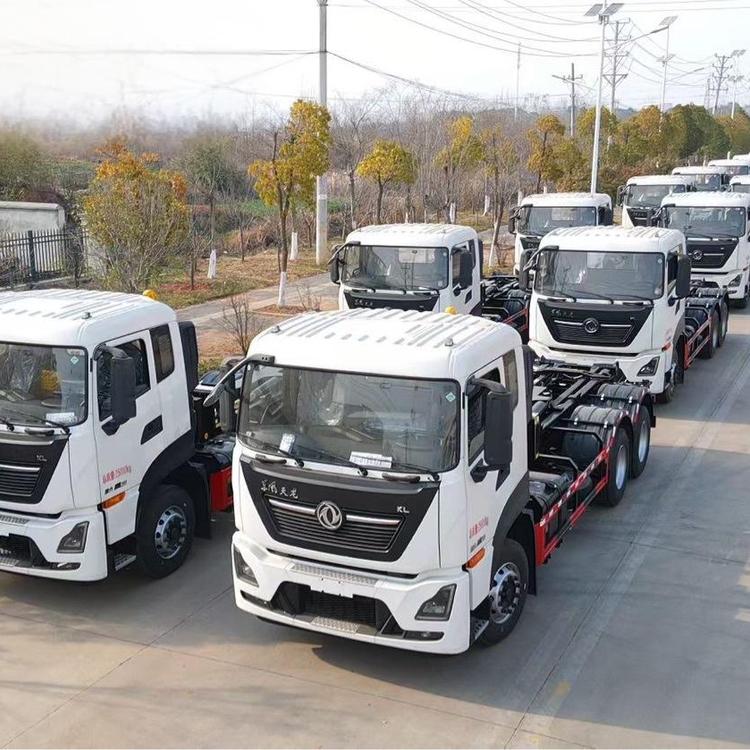 垃圾轉(zhuǎn)運(yùn)站專用垃圾清運(yùn)車25噸勾臂車東風(fēng)后雙橋鉤臂垃圾車