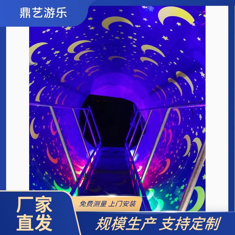 鼎藝游樂廠家定制3D鏡子迷宮水母星空屋引流打卡設(shè)施