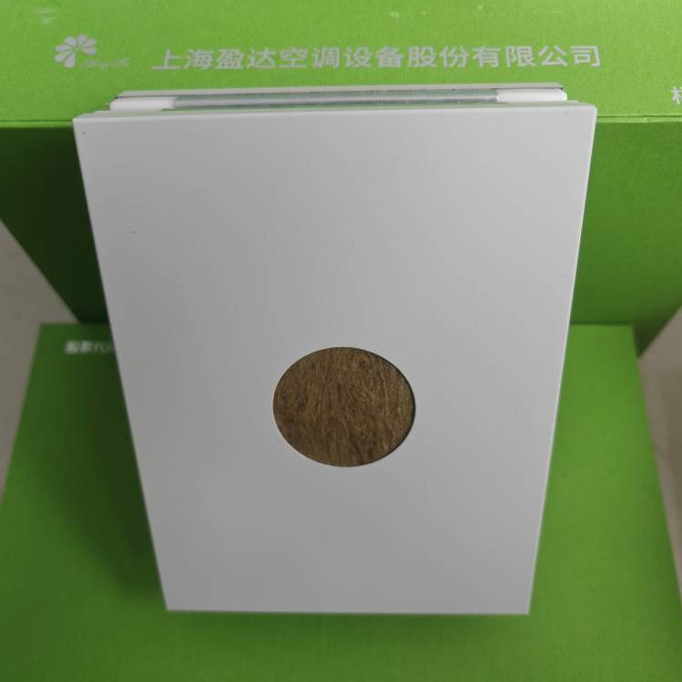 供應(yīng)彩鋼板隔墻工程材料機(jī)制板美觀、隔音、絕熱、保溫、抗震，防火性能優(yōu)良等特點(diǎn)