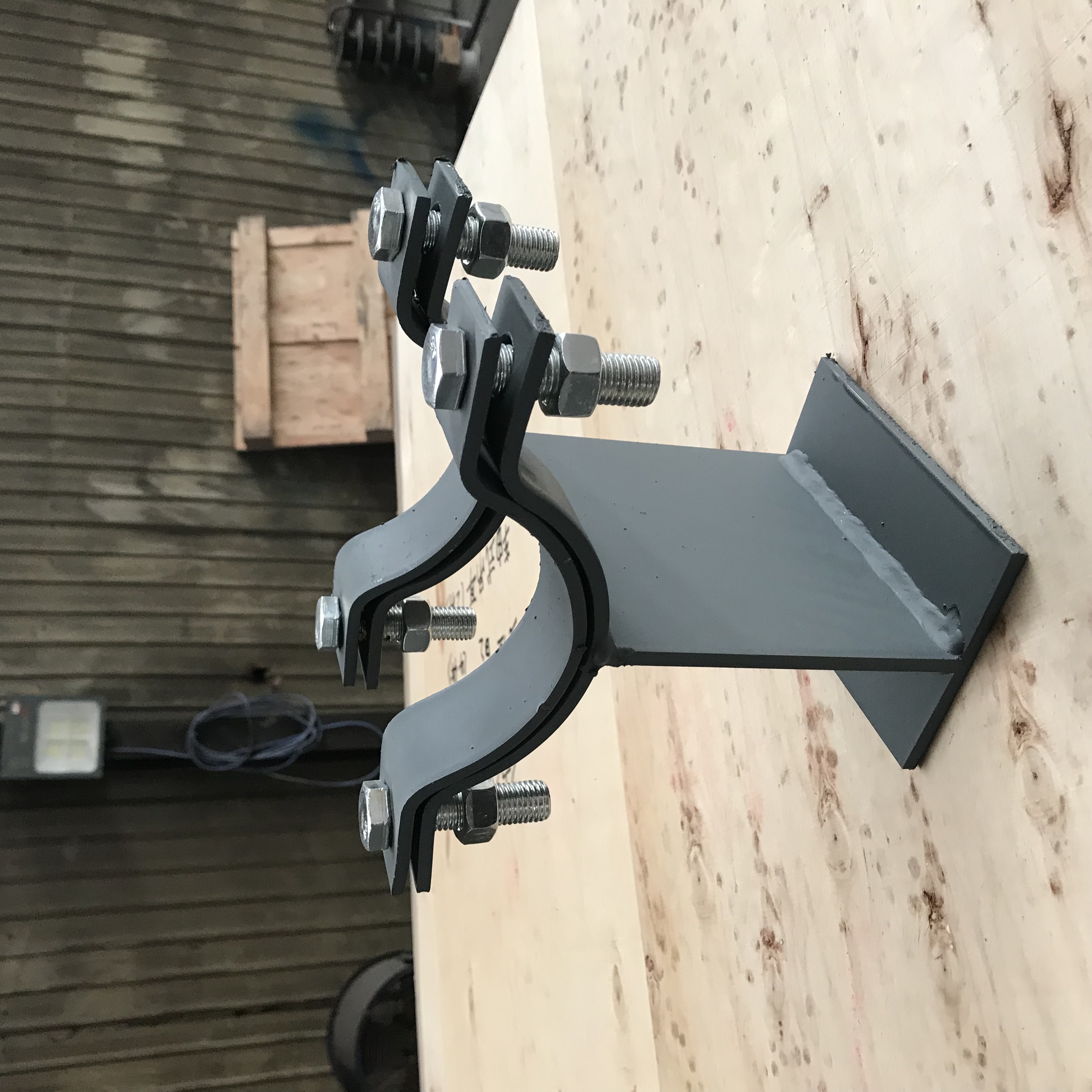 昊鹽電廠化工廠蒸汽管道焊接型滑動導向碳鋼鍍鋅管夾式管托J2-50