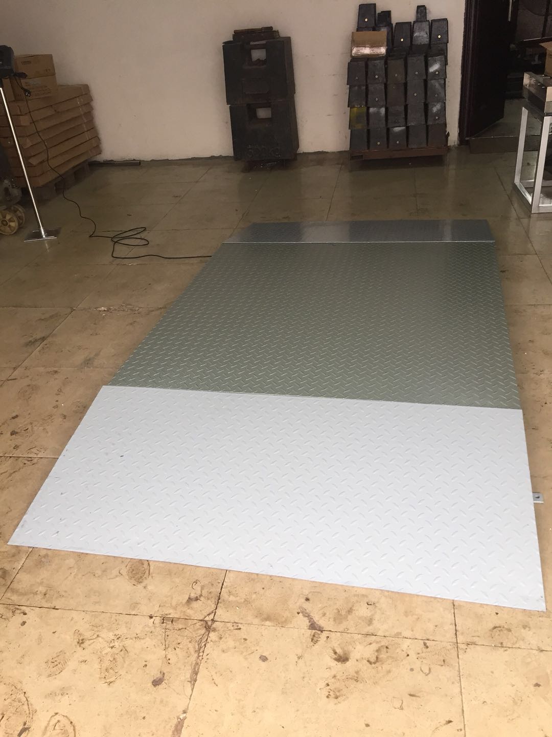 倉(cāng)庫(kù)用帶引坡越衡SCS-2t防水碳鋼電子地磅帶接口輸出打印平臺(tái)秤