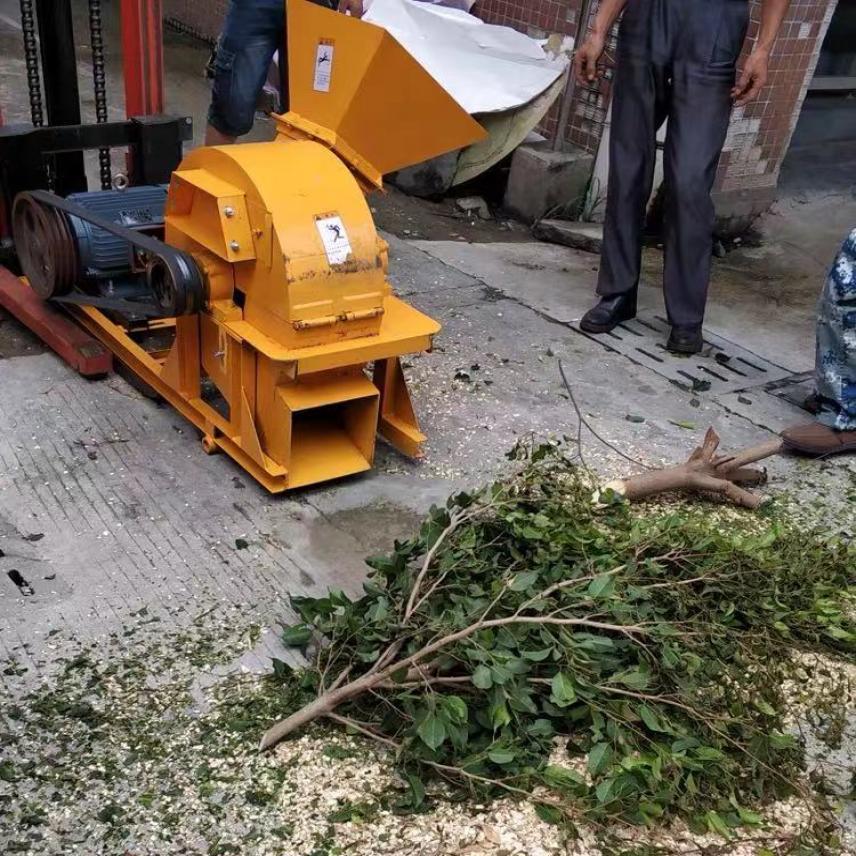 浩宇機(jī)械小型果園用樹(shù)枝粉碎機(jī)柴油機(jī)動(dòng)力移動(dòng)式覆蓋用木材碎枝機(jī)