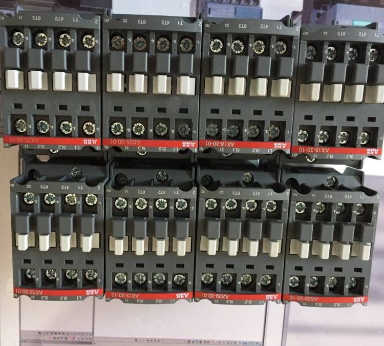 供應(yīng)AX18-30-10交流線圈接觸器AC220V貨號10139479現(xiàn)貨銷售
